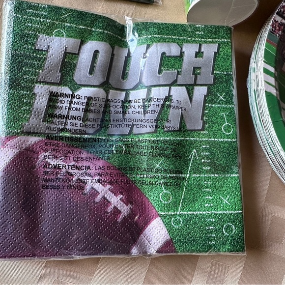 Football Party Supplies Set - Green and White NEW - Picture 4 of 7